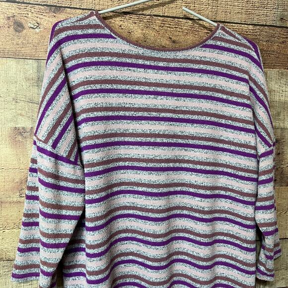 Torrid 3/4 Sleeve Crew Neck Super Soft Plush Top Purple Multi Stripe Size 2 - Picture 8 of 12